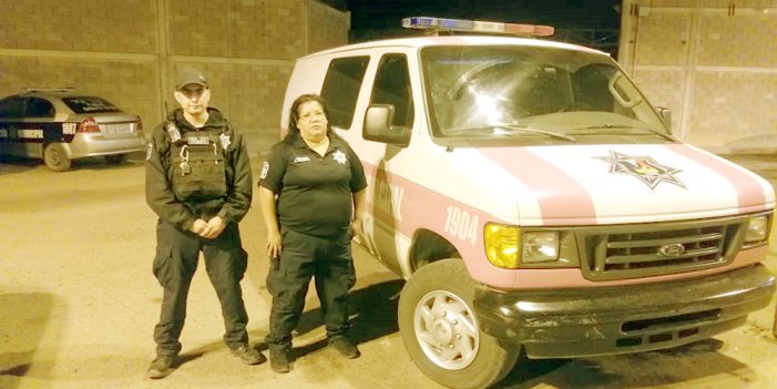 Rescatan a víctimas de incendio, agentes de Seguridad Pública