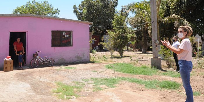 Entrega Gobernadora Pavlovich apoyos alimentarios en San Ignacio Río Muerto