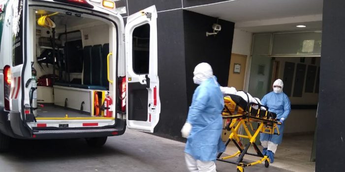 Sobrevive al Covid-19, pero casi muere al ver la factura del hospital