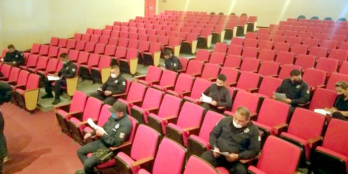 Reinician capacitación de policías