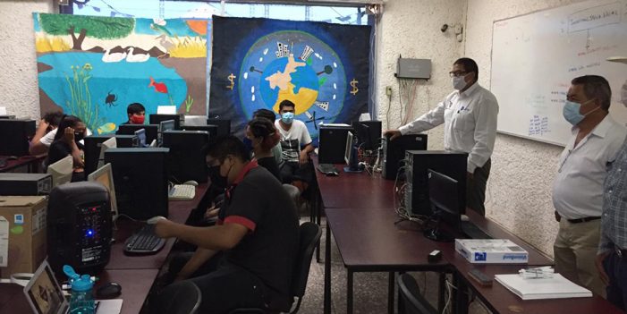 Equipan aula para jóvenes Yaquis universitarios