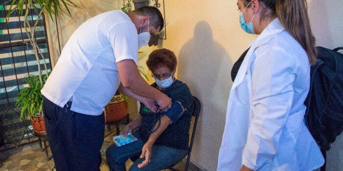 Lleva Salud Sonora servicios médicos a colonia Palo Verde