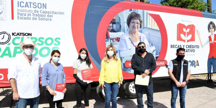 Entrega Gobernadora obras, becas y apoyos a pequeños productores