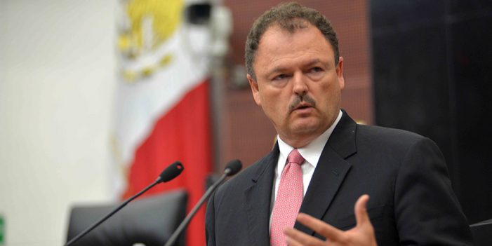 Ernesto Gándara anuncia deslinde del PRI