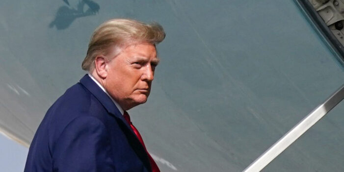 Donald Trump “congela” visas de trabajo