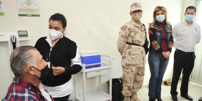 Pavlovich presente en vacunación contra COVID-19