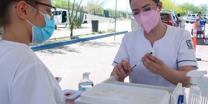 Avanza vacunación contra COVID-19