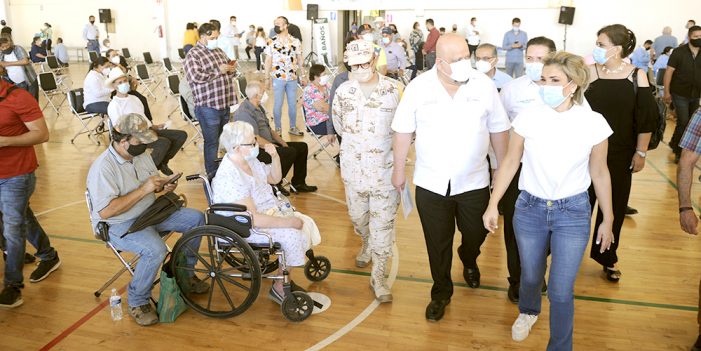 Supervisa Pavlovich vacunas contra COVID-19