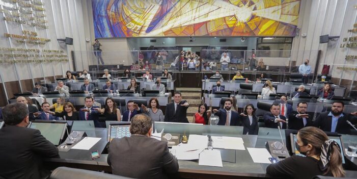 Rinden protesta nuevos funcionarios del Poder Legislativo