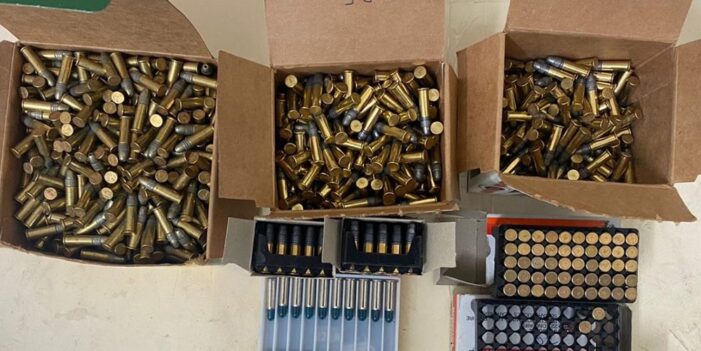 Policía Estatal detiene a conductores con más de mil cartuchos útiles