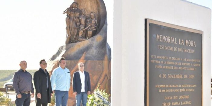 Durazo realiza guardia de honor en “Memorial de La Mora”