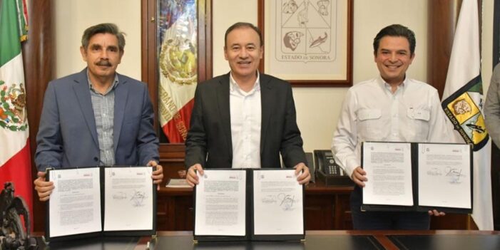 Firman convenio para abatir rezago de médicos especialistas