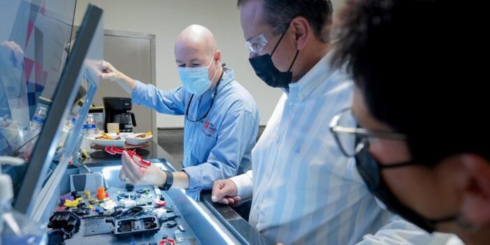 Se metió hasta la cocina para ver la New Concept Technology