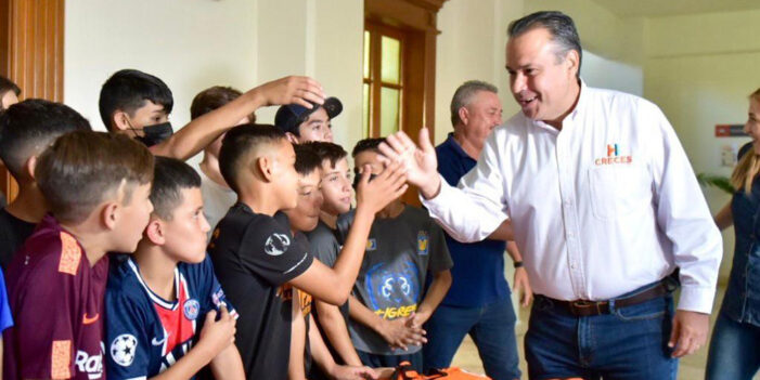 Deportistas son reconocidos por Alcalde