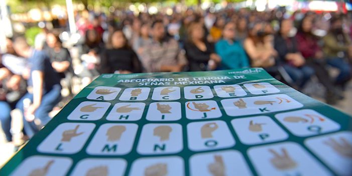 Reconoce Toño Astiazarán a participantes del segundo taller “Lengua de señas”