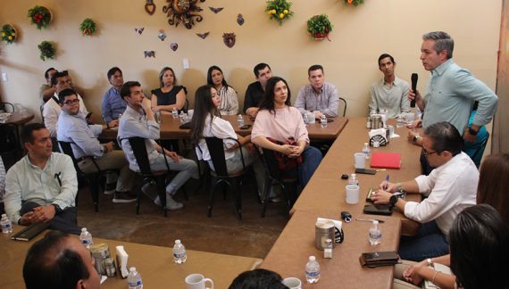 Omar Del Valle dialoga con empresarios de Hermosillo