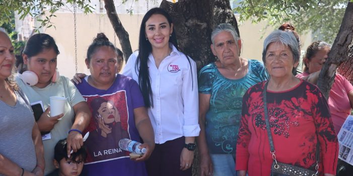 Comparte Angélica Burgos información de Mujeres al 100 en las colonias